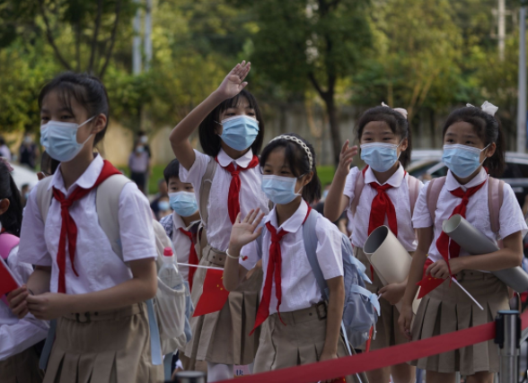 营造了和谐校园文化氛围还能引导学生从小培育积极健康兴趣爱